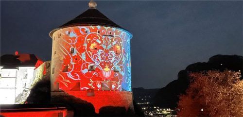 Begleitet von imposanten 3D-Lichtprojektionen und den Klängen der weltbekannten Kufsteiner Heldenorgel erwartet die Besucher ein besonderes Erlebnis für alle Sinne. Foto Stadtmarketing Kufstein