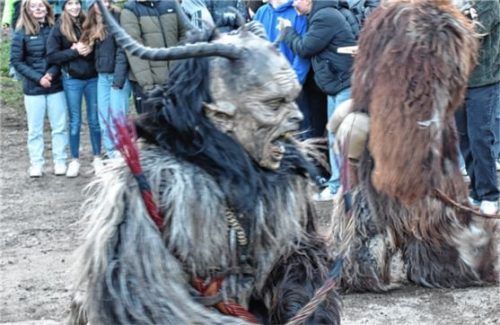 Beim Auslaffn der „Geigelstoa Pass“ verbreiten grausliche Krampein Angst und Schrecken. Foto  wunderlich
