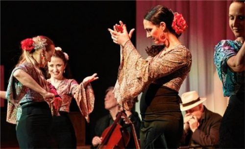 Besser als Lametta: Flamencotanz und Musik am 6. Januar mit Ricardo Volkert & Ensemble im Kulturzelt Bad Endorf. Foto braun