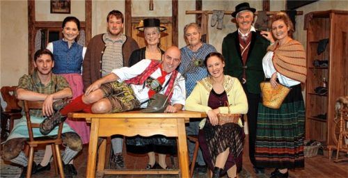 Das Ensemble des Wendelstein-Theaters freut sich auf die weiteren Aufführungen. Foto  Aumüller