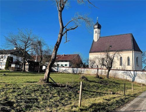 Das Foto zeigt die Kirche von Gögging: In dem Ortsteil gibt es am südlichen Ortsausgang zwei Bauwünsche.

Foto Kirchner