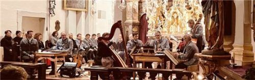 Den Mitwirkenden gelang beim Adventssingen eine berührende Einführung. Foto Liederkranz Rohrdorf