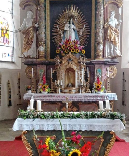 Der Altar der Marienberger Kirche wurde jüngst Ort für ein Liebesspiel. Foto re