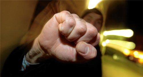 Der Angreifer war zum Tatzeitpunkt mit Boxer-Tape und Gebissschutz ausgestattet. Vor Gericht gab er allerdings an, niemals einem Kampfsportclub angehört zu haben. Foto dpa