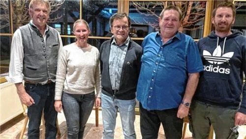 Der neue Vorstand setzt sich aus (von links) Sepp Fürst, Julia Michalczyk, Alois Kurfer, Alois Aicher und Florian Aicher zusammen.Foto Niessen