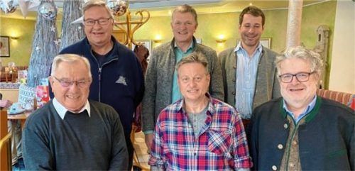 Der neugewählte Vorstand, bestehend aus (obere Reihe, von links) Joachim Schwope, Hubert Wildgruber, Christoph Höflinger sowie (untere Reihe, von links) Herbert Hoyer, Christian Antretter und Benno Stigloher wird in den kommenden Jahren die Geschicke des Musikförderungsvereins Oberaudorf lenken. Foto Steffenhagen