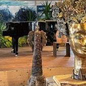 Ihre Arbeiten kreisen um Musik, Natur, Frau und Mythos