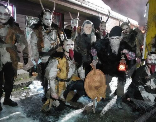 Der Perchtenlauf fand am Samstag, 9. Dezember, im Rosenheimer Stadtteil Kastenau statt. Foto Karin Wunsam