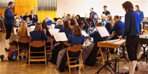 Der Spielmannszug Stephanskirchen zeigt beim Herbstkonzert sein Können. Foto Kotter