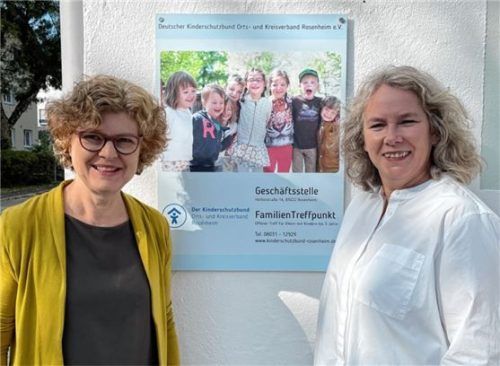 Die Doppelspitze des Kinderschutzbundes Rosenheim: Magdalena Restle (links) und Barbara Heuel. Foto re