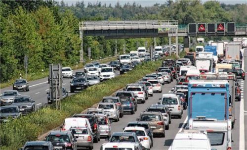 Die drei Autobahnübergänge Suben, Walserberg und Kiefersfelden sind besonders staugefährdet. Foto aum