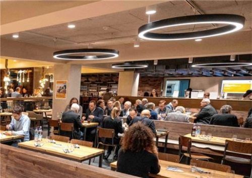 Die neue Mensa am Campus Burghausen bietet Platz für etwa 130 Personen. Foto Eva Kagerer