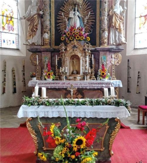 Dieser Altar einer Kirche im Gemeindegebiet Schechen muss nun unter Umständen neu geweiht werden.Fotos re