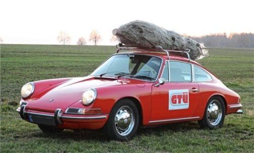 Eingepackt und fest verzurrt: So sollte ein Weihnachtsbaum transportiert werden. Foto GTÜ