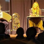 Satirische Landeskunde und filigrane Musik