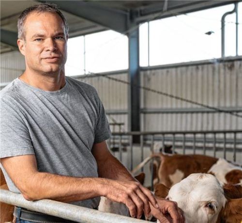Frieder Meidert ist Rinderhalter in Soyen. Er hofft, dass der Protest der Landwirte die Politiker zum Umdenken bewegt. Foto Jaworr