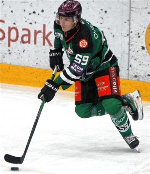Gelungenes Debüt bei den Starbulls: Förderlizenzspieler Niklas Länger aus Augsburg. Foto Franz Ruprecht