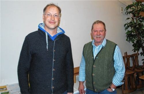 Georg Drost (links) ist der neu gewählte Vorsitzende des Imker-Kreisverbands Rosenheim-Inntal. Sein Vorgänger Christian Obermair (rechts) übernimmt den Stellvertreterposten. Foto re