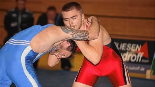 Georg Rasumny (rotes Trikot): überzeugte mit einer hohen kämpferischen Leistung in dieser Saison. Foto TV Traunstein