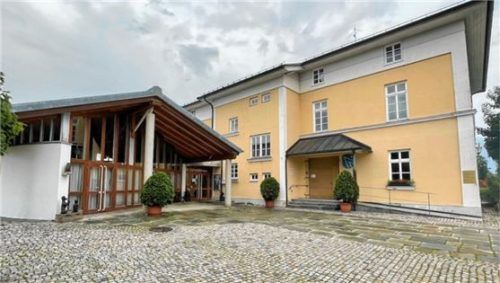 Im Eggstätter Rathaus berichtete Bürgermeister Christoph Kraus den Einwohnern von den Auskünften des Landratsamtes Rosenheim bezüglich der Asylsuchenden.Foto  Kirchner