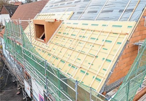 Im Sinne des Umweltschutzes sollten Bauherren und Sanierer auf ökologische Dämmstoffe zurückgreifen. Foto djd/Linzmeier Bauelemente