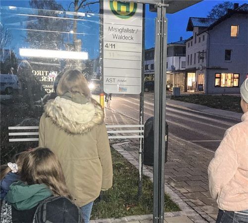 Immer wieder kommt es vor, dass Kinder an der Haltestelle „Waldeck“ stehen gelassen werden. Foto Susanne Grun