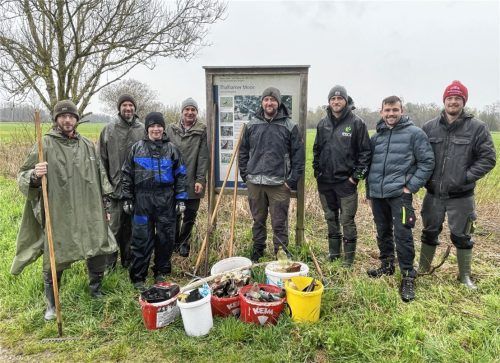 Jedes Jahr im Frühjahr sammeln die Mitglieder des Fischereivereins Buchbach bei der Aktion „Saubere Isen“ Müll an ihrer Gewässerstrecke ein. Foto Fischereiverein