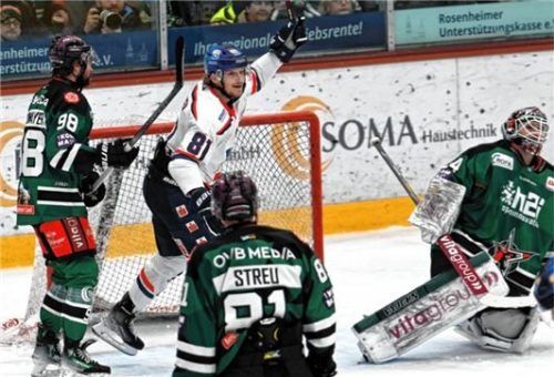 Kassels Neuzugang Ryan Olsen bejubelt einen Treffer, blieb ansonsten aber unauffällig.Foto Hans-Jürgen Ziegler