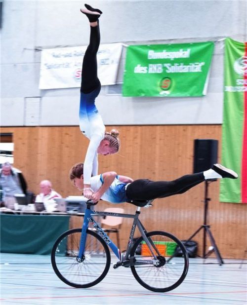 Lisa und Benny Lechner holten zusammen im Zweier und beide im Einer den Sieg. Foto Elisa Hausmann