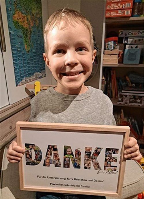 Mit einer Collage sagen Maxi und seine Eltern allen Menschen, die sie in der schweren Zeit unterstützt haben, heuer zu Weihnachten Danke.Foto: Hadersbeck