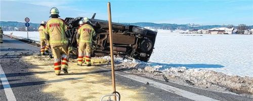 Rund 50 Einsatzkräfte der Feuerwehr waren vor Ort im Einsatz. Foto Facebook/Feuerwehr Heufeld