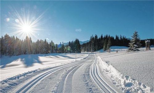 Schneeglück bei traumhaftem Wetter: Der Chiemgau ist Wiege und Zentrum des Wintersports. Foto chiemgau tourismus