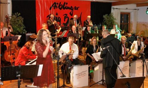 Selbstredend braucht eine Big Band eine Sängerin und da überzeugte Anna Müller. Foto Lintz