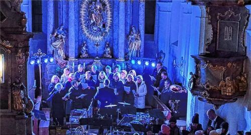 Stimmungsvolle Beleuchtung und musikalische Darbietungen sorgten für ein vorweihnachtliches Ambiente.Foto Lippert