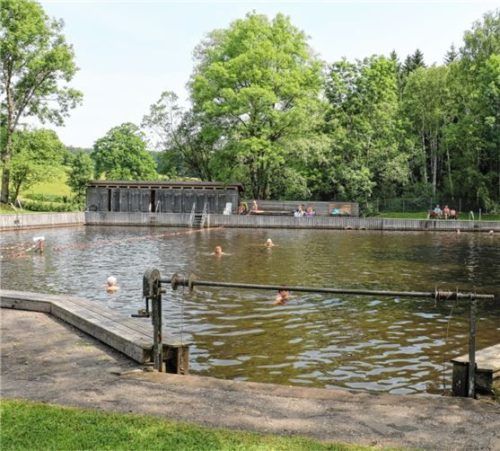 Vor acht Jahren wurde das gemeindliche Moorbad zuletzt ausgebaggert. Auf dem Grund hat sich daher einiger Schlamm angesammelt. Foto Rehberg