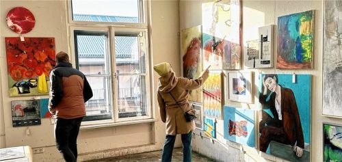 Welches Bild will ich haben? Für Begeisterung bei den Besuchern sorgte der „Supermarkt der Kunst“. Foto re
