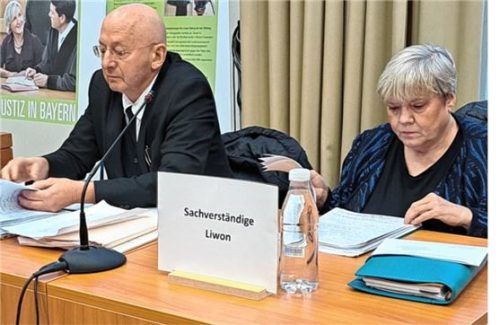 Wer ist Sebastian T.? Dr. Rainer Huppert und Nicole Liwon trugen das psychiatrische und psychologische Gutachten über den Angeklagten im Mordprozess von Aschau vor. Foto  Weiser