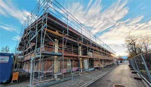 Zum 1. Januar 2024 bekommt die kommunale Kindertageseinrichtung „HartseeWichtel“ in Eggstätt mit „Dorfkinder PLUS“ einen neuen Träger. “ Derzeit laufen die Baumaßnahmen auf Hochbetrieb: Sollte weiter alles nach Plan verlaufen, werden die HartseeWichtel im kommenden Herbst in die neue Kindertagesstätte am Mühlenweg einziehen.

Foto Kirchner