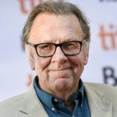 Trauer um Tom Wilkinson Blumes Erwartungen an Katharina Wagner Streaming-Rekord an Heiligabend documenta-Chef für kritische Kunst