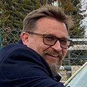 Pater wird zum Taxifahrer