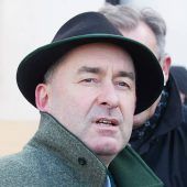 „Mitte statt Antifa“: Aiwanger meidet die Demo