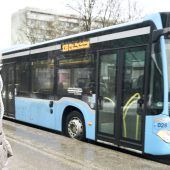 Sie soll nach Sturz im Bus zahlen