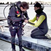 Eisschwimmer (72) überlebt durch Zufall