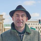 Aiwanger unterstützt Großdemo