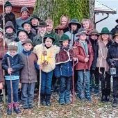 828 Euro kommen von Klöpfelkindern aus Greimharting