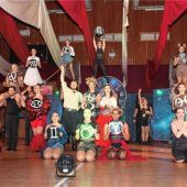 16 Paare tanzen beim Ehemaligenball des Verbands für landwirtschaftliche Fachbildung in Wasserburg