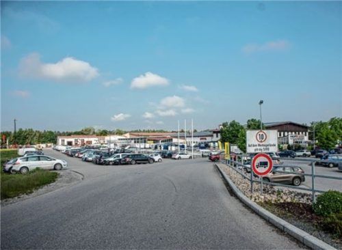 Auf diesem Areal, neben dem bestehenden Edekamarkt, soll das Projekt realisiert werden.