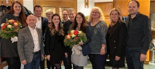 Bei der Weihnachtsfeier ehrte BMW Langlinderer langjährige Mitarbeiter.