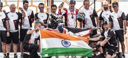 Das Hero MotoSports Team Rally mit Sitz in Stephanskirchen feierte in Saudi-Arabien den Erfolg von Ross Branch bei der Dakar 2024. Fotos Hero-Moto-Corporation