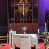 Christen treffen sich zur gemeinsamen Nachtanbetung